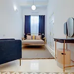 Traditional Maltese Townhouse Wt Terrace And Pool By Buena Vista *