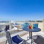 Traditional Maltese Townhouse Wt Terrace And Pool By Buena Vista Feriehus Senglea