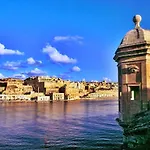 Feriehus Traditional Maltese Townhouse Wt Terrace And Pool By Buena Vista