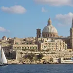Feriehus Traditional Maltese Townhouse Wt Terrace And Pool By Buena Vista *