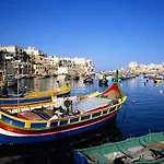 Traditional Maltese Townhouse Wt Terrace And Pool By Buena Vista * Senglea