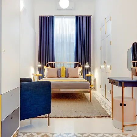 Traditional Maltese Townhouse Wt Terrace And Pool Senglea