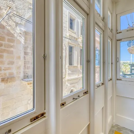 Traditional Maltese Townhouse Wt Terrace And Pool *