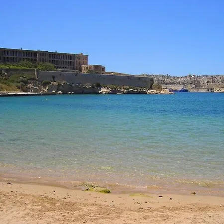 Traditional Maltese Townhouse Wt Terrace And Pool By Buena Vista * Senglea