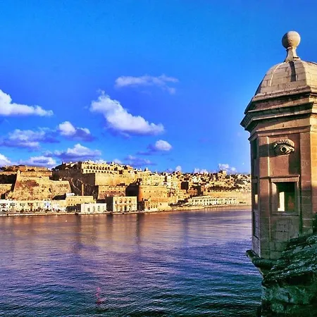Casa de Férias Traditional Maltese Townhouse Wt Terrace And Pool By Buena Vista