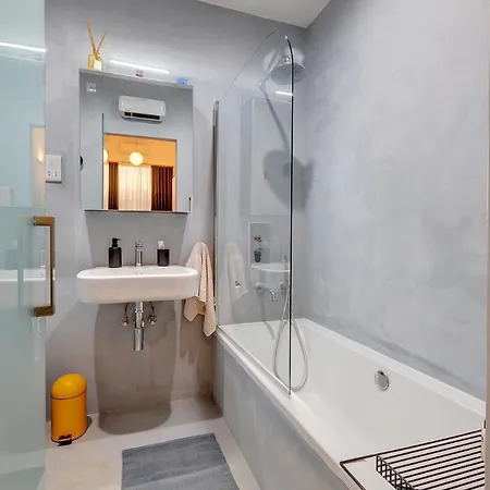 Traditional Maltese Townhouse Wt Terrace And Pool By Buena Vista *