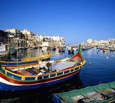 Traditional Maltese Townhouse Wt Terrace And Pool By Buena Vista * Senglea