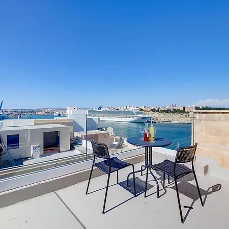 Traditional Maltese Townhouse Wt Terrace And Pool By Buena Vista