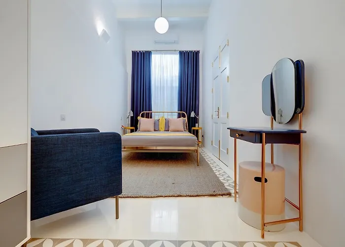 Traditional Maltese Townhouse Wt Terrace And Pool By Buena Vista *