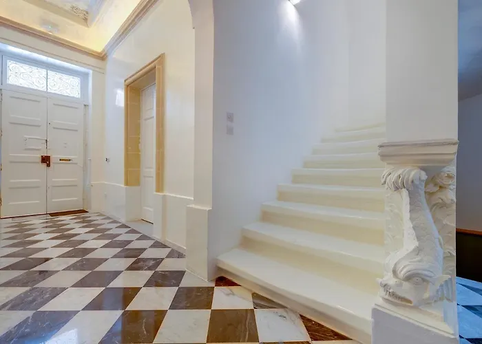 Traditional Maltese Townhouse Wt Terrace And Pool By Buena Vista 펜션 센글리아