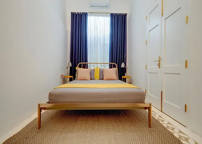 Traditional Maltese Townhouse Wt Terrace And Pool By Buena Vista *