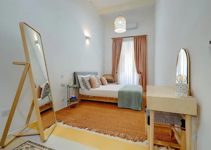 펜션 Traditional Maltese Townhouse Wt Terrace And Pool By Buena Vista 센글리아