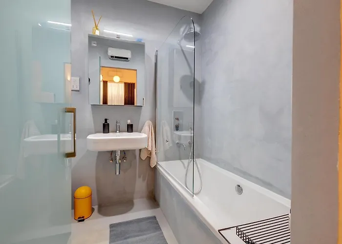 Traditional Maltese Townhouse Wt Terrace And Pool By Buena Vista *