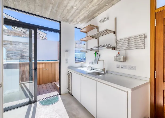 Traditional Maltese Townhouse Wt Terrace And Pool By Buena Vista 센글리아