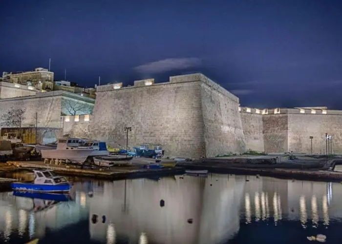 Traditional Maltese Townhouse Wt Terrace And Pool By Buena Vista 센글리아