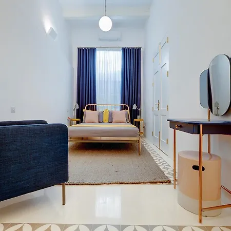 Traditional Maltese Townhouse Wt Terrace And Pool *