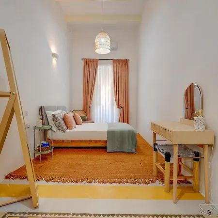 Traditional Maltese Townhouse Wt Terrace And Pool Senglea