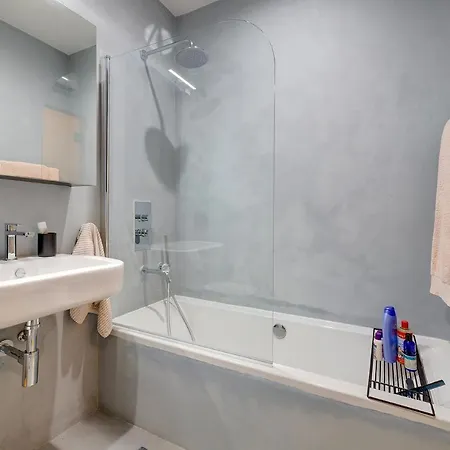 Сasa de vacaciones Traditional Maltese Townhouse Wt Terrace And Pool