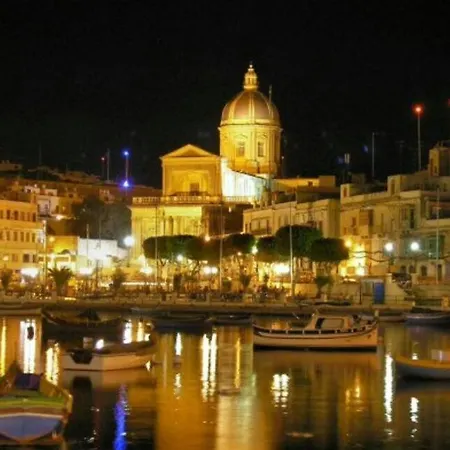 Traditional Maltese Townhouse Wt Terrace And Pool *