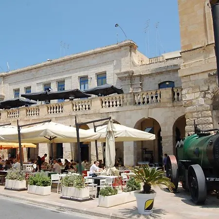 Traditional Maltese Townhouse Wt Terrace And Pool * סנגלאה