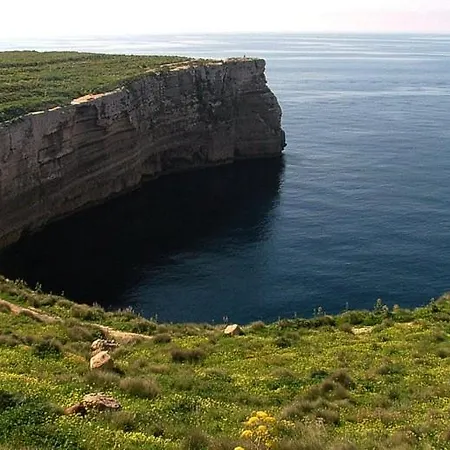 Traditional Maltese Townhouse Wt Terrace And Pool * סנגלאה