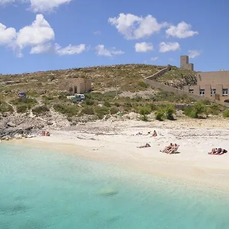 Traditional Maltese Townhouse Wt Terrace And Pool Isla