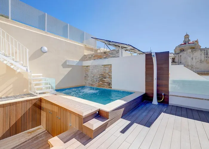 Traditional Maltese Townhouse Wt Terrace And Pool By Buena Vista