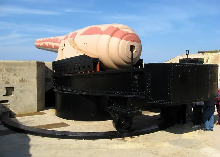 Traditional Maltese Townhouse Wt Terrace And Pool By Buena Vista