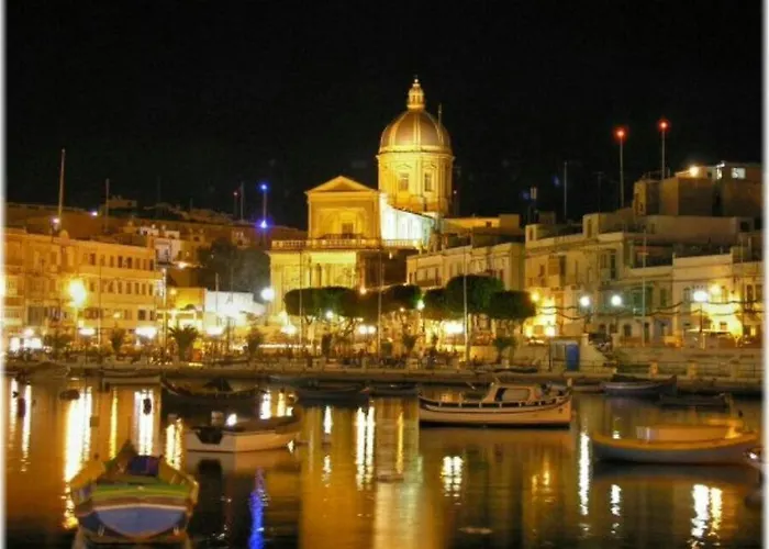 Traditional Maltese Townhouse Wt Terrace And Pool By Buena Vista *