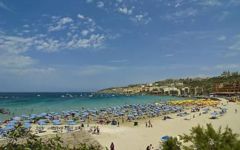 Traditional Maltese Townhouse Wt Terrace And Pool By Buena Vista